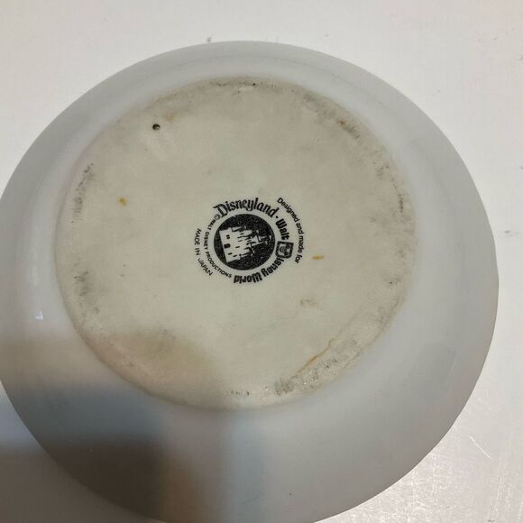 Vintage 80’s Disney Castle Ashtray. No chips. - Picture 4 of 9